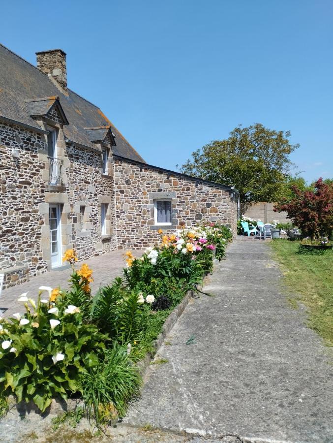 Le Manoir De La Pichardiere Cherrueix Exterior foto